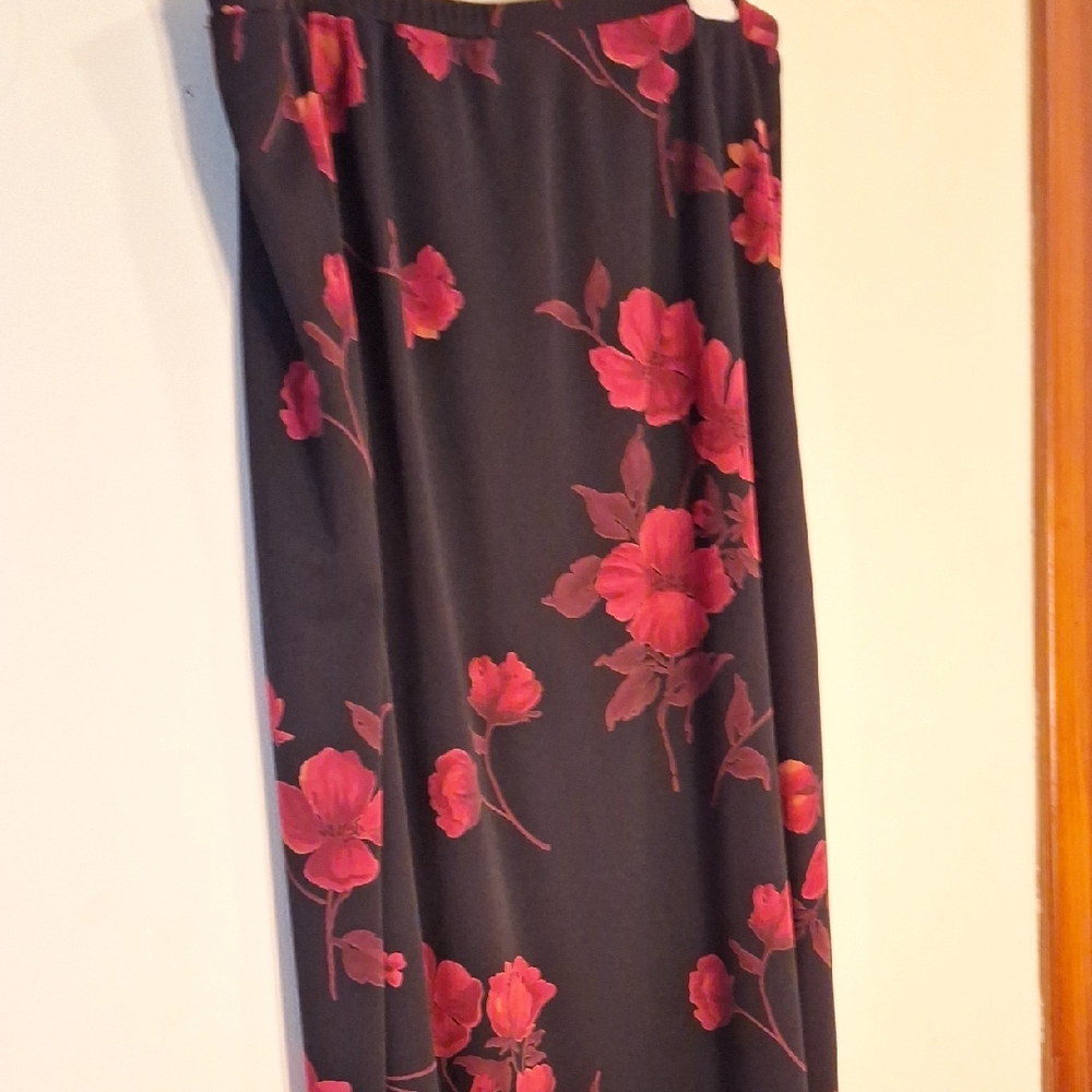 Requirements Black and Red Floral A-Line Skirt. Size Xl. Womens.